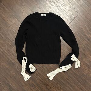 Ribbed sweater with bow details